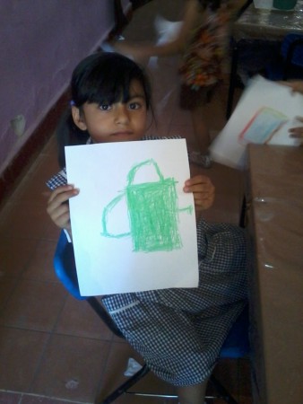 Saben que tenemos que regar la flor ficticia con algo ficticio...